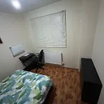 Shared Accommodation Ideal For Professional Or Students In Heart Of London